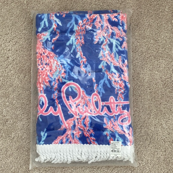 Lilly Pulitzer Beach Towel - Picture 1 of 3